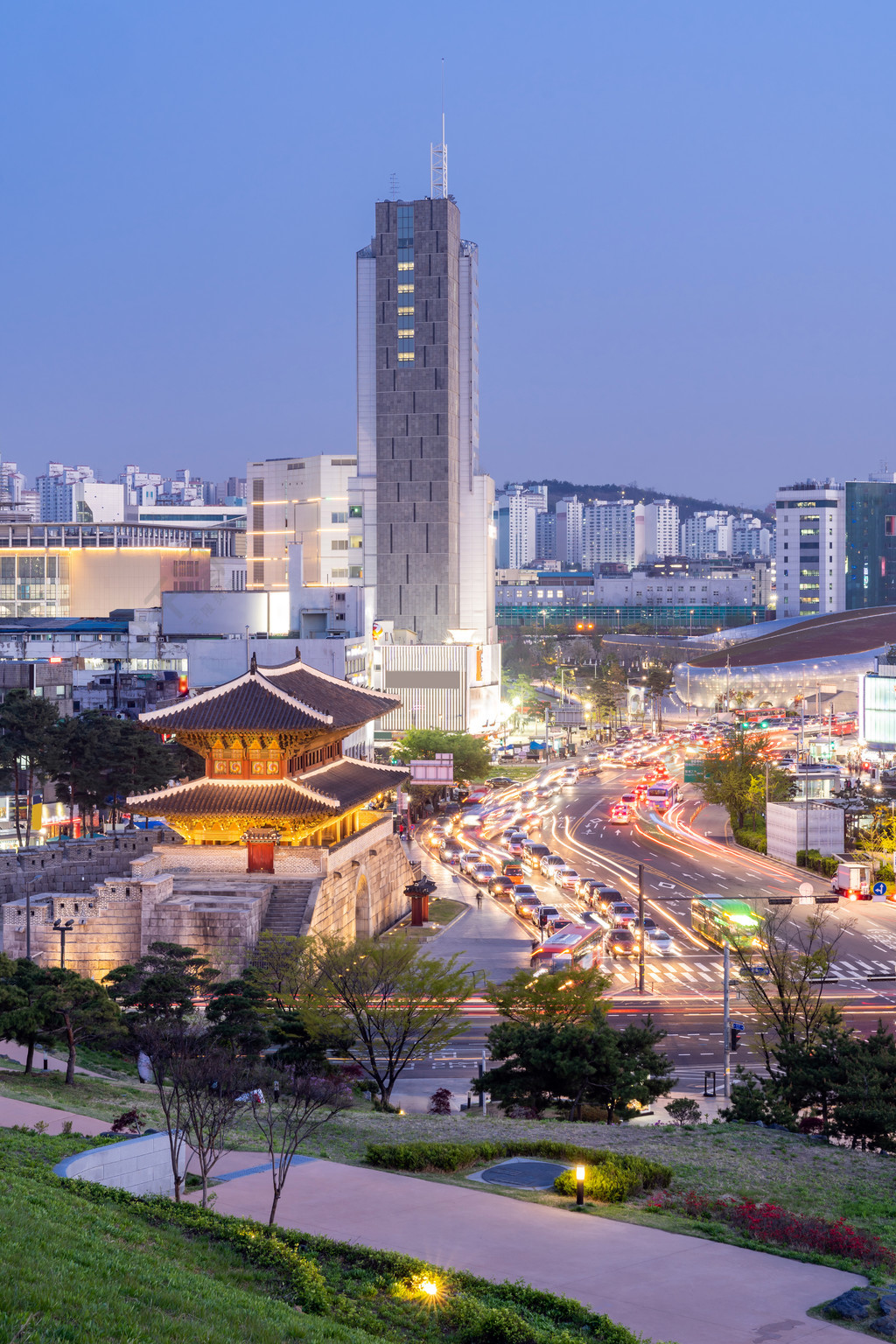 在heunginjimun東大門門的城市景觀在漢城韓國首爾東大門門城市/地標