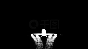 飞机和引擎冒黑烟
