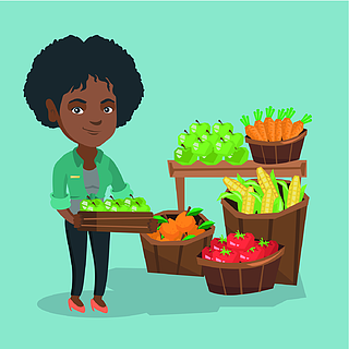 非洲蔬菜水果商拿着箱子用苹果站立在与蔬菜和水果的