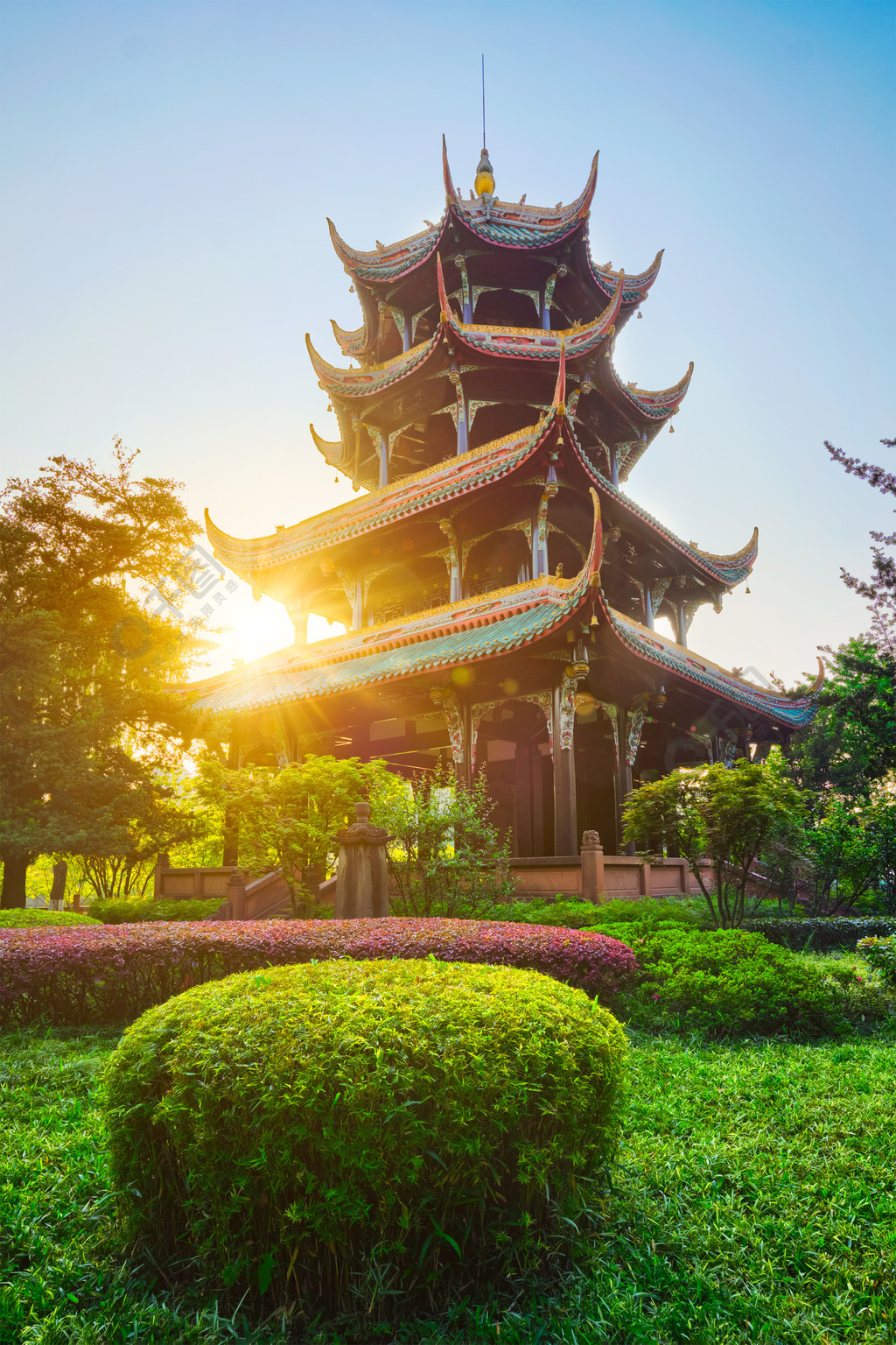 在日出的望江樓公園與太陽中國四川成都望江樓公園望江亭中國四川成都