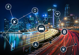 未来汽车在道路上<i>行</i><i>驶</i>的智能运输技术概念虚拟智能系统对城市街道上的车辆数据进<i>行</i>数字信息分析未来创新