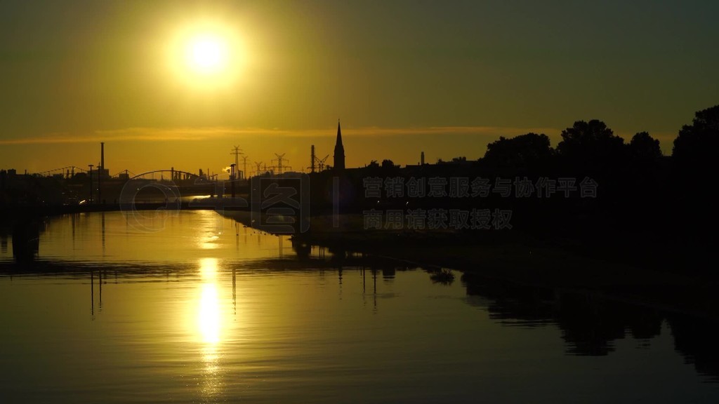 ķ-Blick zur Nachbarstadt Ludwigshafen einem heien Nachmittag