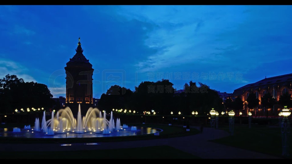 ķ-Wasserturm mit Wasserspielen-ʱţZeitraffer nach Sonnenuntergang