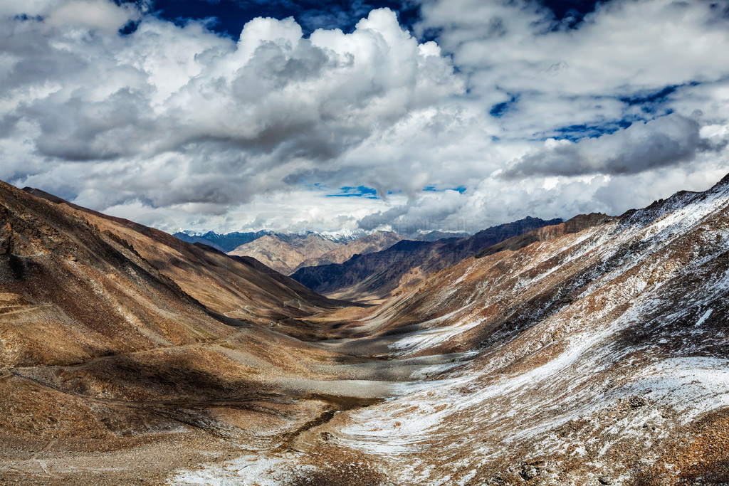 ɽȺͿɽڵƽϿɽڣKhardung La Passķ羰-˵ߵĻ֤ͨ5602 mӡɽKhardung La PassɽȺͿɽ