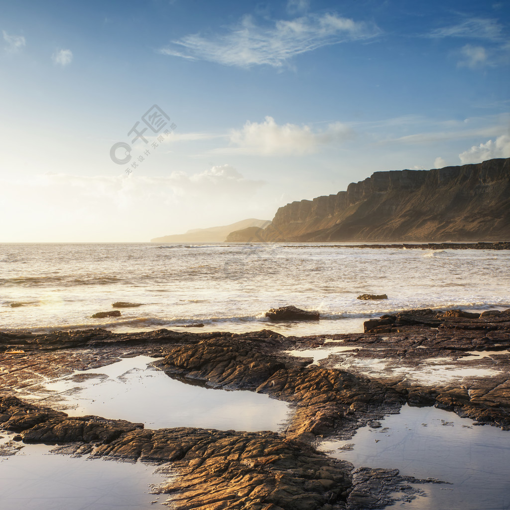 美麗的大海風景圖像在令人驚歎的日落