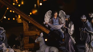 耶稣基督降生的场景与大气光耶稣基督在马Mary和<i>约</i><i>瑟</i>夫的形象中诞生圣诞节场景多莉开枪