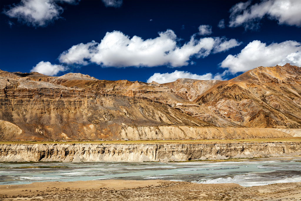 喜马拉雅山风景在喜马拉雅山沿manali-leh路印度喜马al尔邦沿着manali