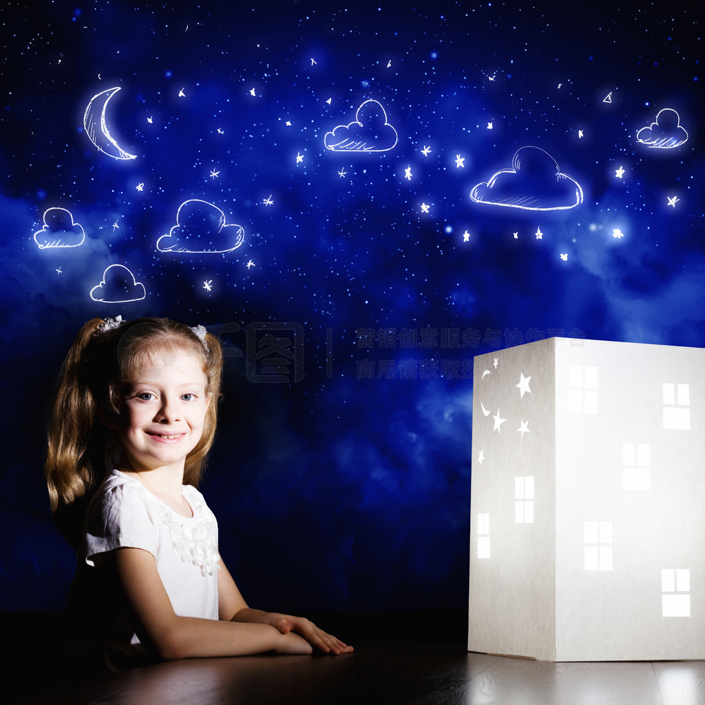 晚上做梦可爱的小女孩，看着房子模型和做梦人像图片免费下载_jpg格式_3900像素_编号39368853-千图网