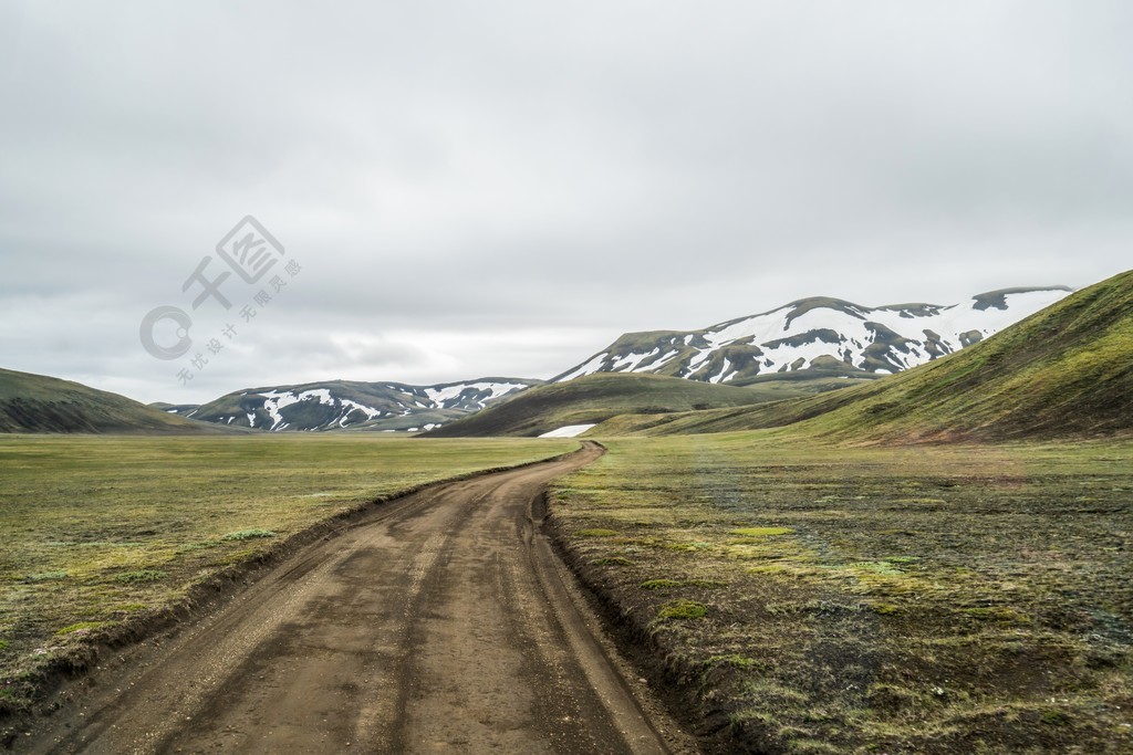 道路極端4wd4x4車輛的泥濘崎tough地形landmanalaugar的風景以大自然