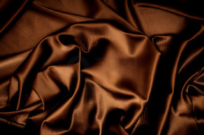 布的质地巧克力棕色缎面丝绸关闭