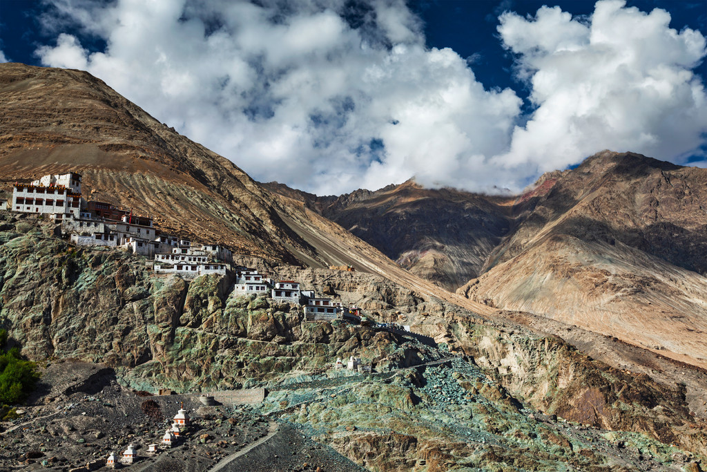 diskit gompa(藏傳佛教寺院)是喜馬拉雅山nubra谷最古老,最大的佛教