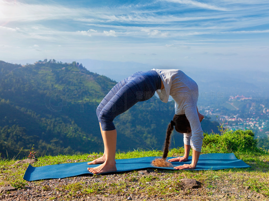 ٤-Ashtanga Vinyasa٤asana Urdhva Dhanurasana˶ʺϸŮ-Ϲ-糿ϲalӡȵϲɽɽŮڻ٤٤̹