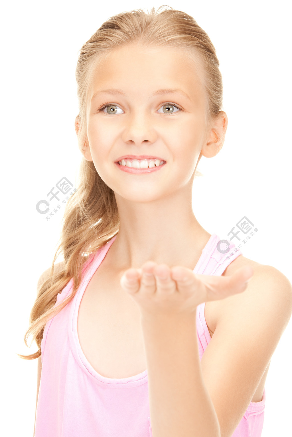 小女孩抱手表情包图片