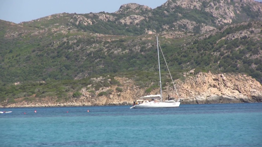 Blick auf Segelboot im Meer von