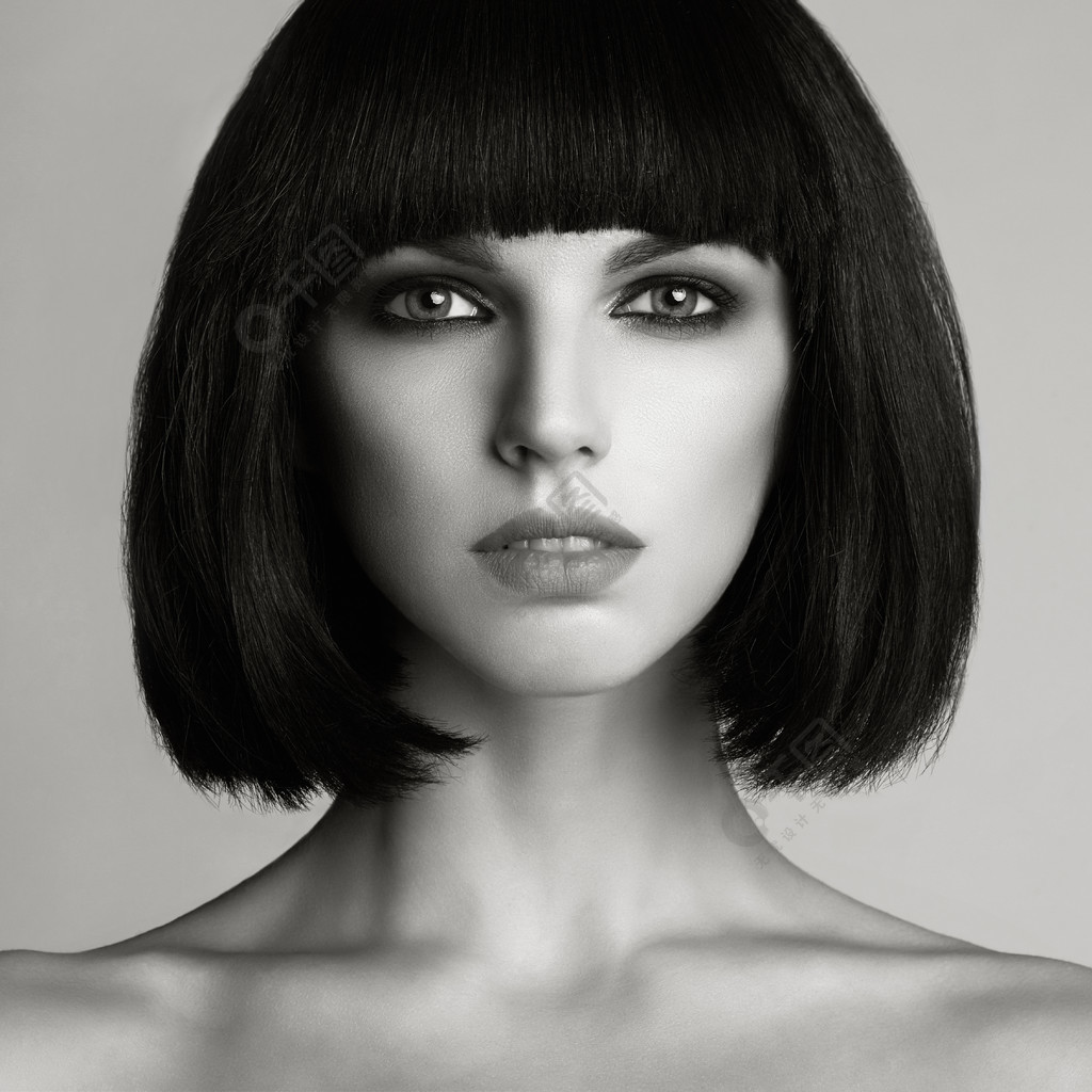 黑白时尚的美丽的优雅女人短发的照片布鲁内特的鲍勃发型化妆健康与