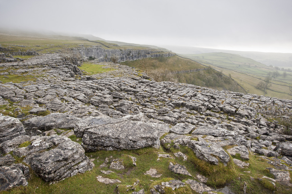 Լ˿ӹȹҹ԰Malham CoveϿյʯ