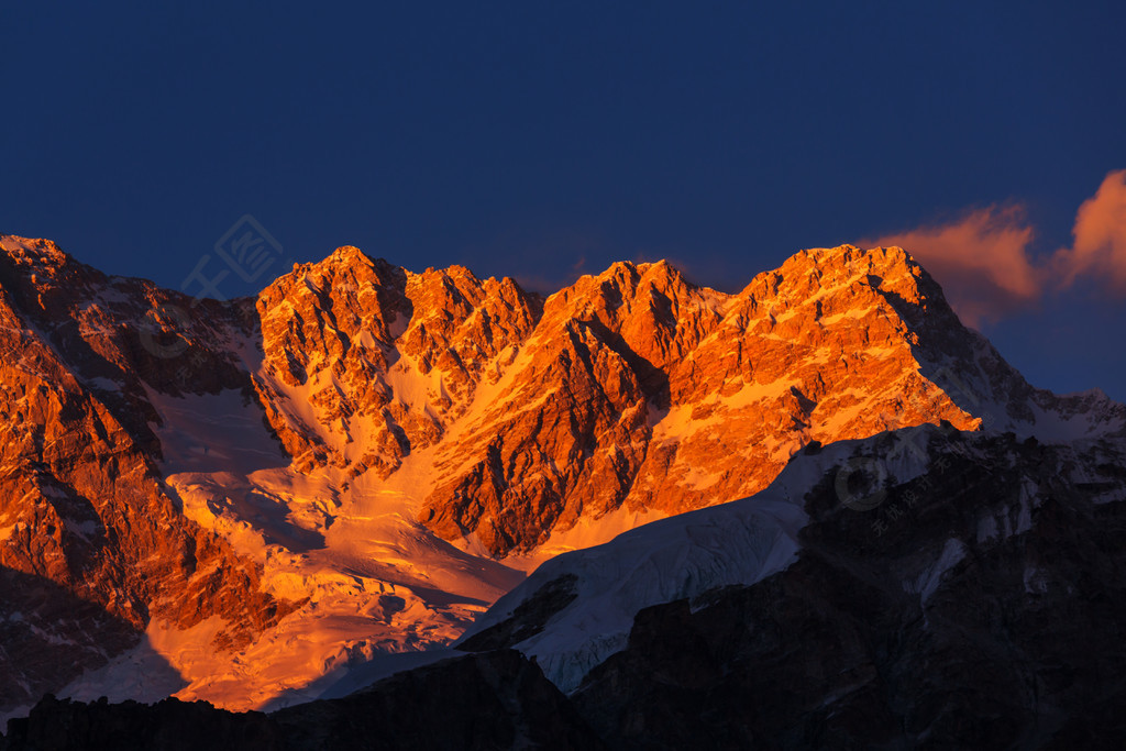 kanchenjunga峰頂喜馬拉雅山尼泊爾風景看法在日落的