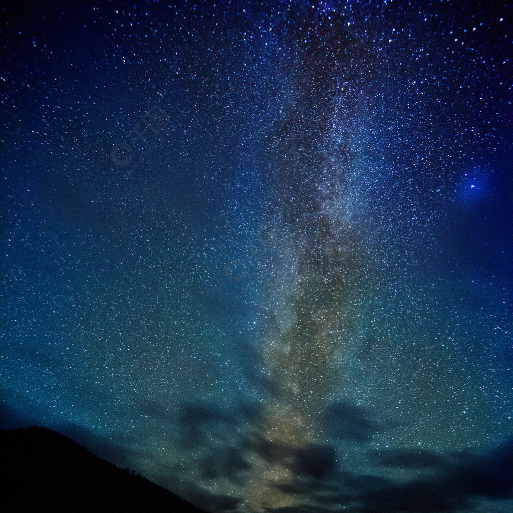 夜空星空夜晚的星星在山上的天空1年前發佈