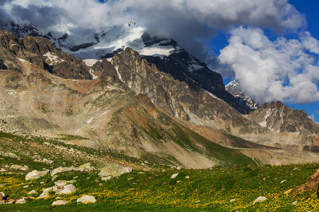 北高加索山脉图片