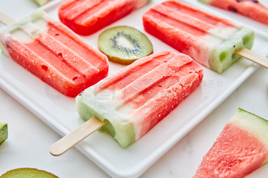 ˮmelonpopsicleswithkiwislices