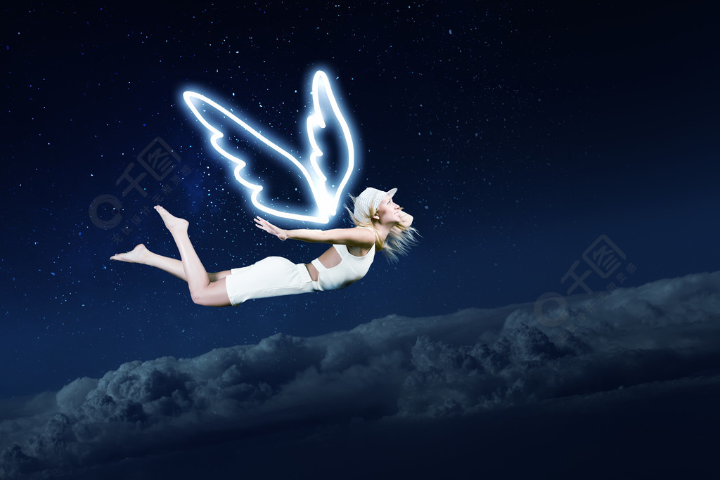 小天使在天上飞的图片图片