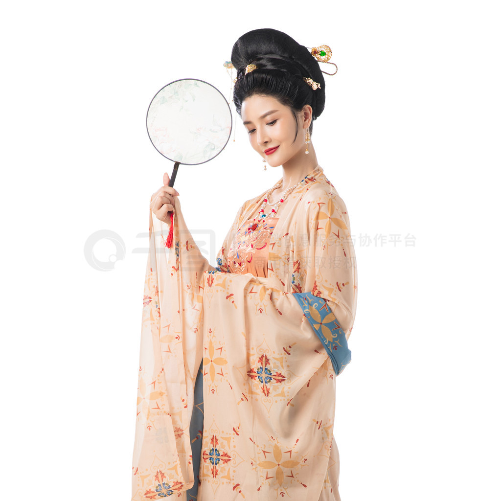一个中国女孩手里拿着一把扇子，扇子里有一条龙插画图片素材_ID:343709609-Veer图库