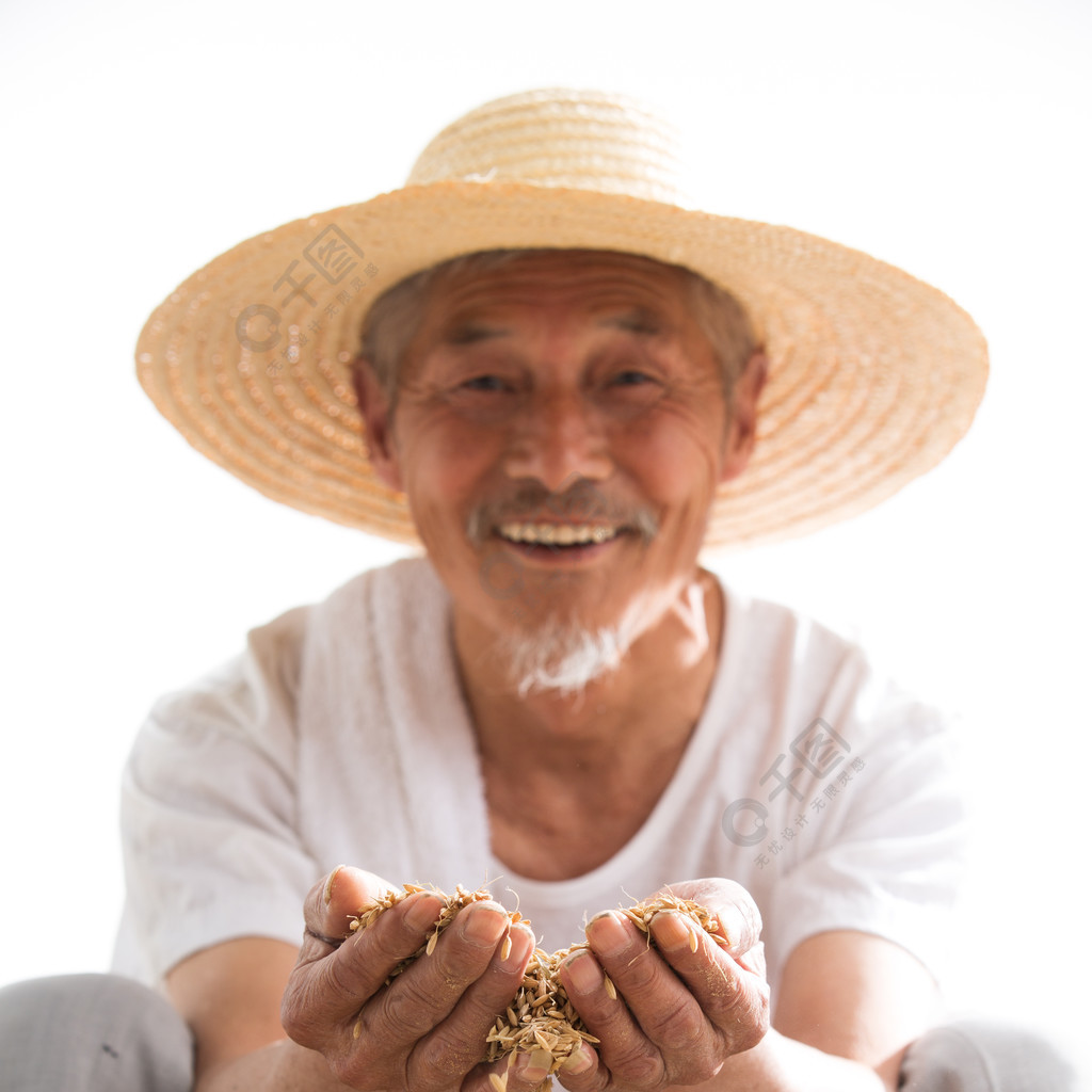 捧著麥子的老農民