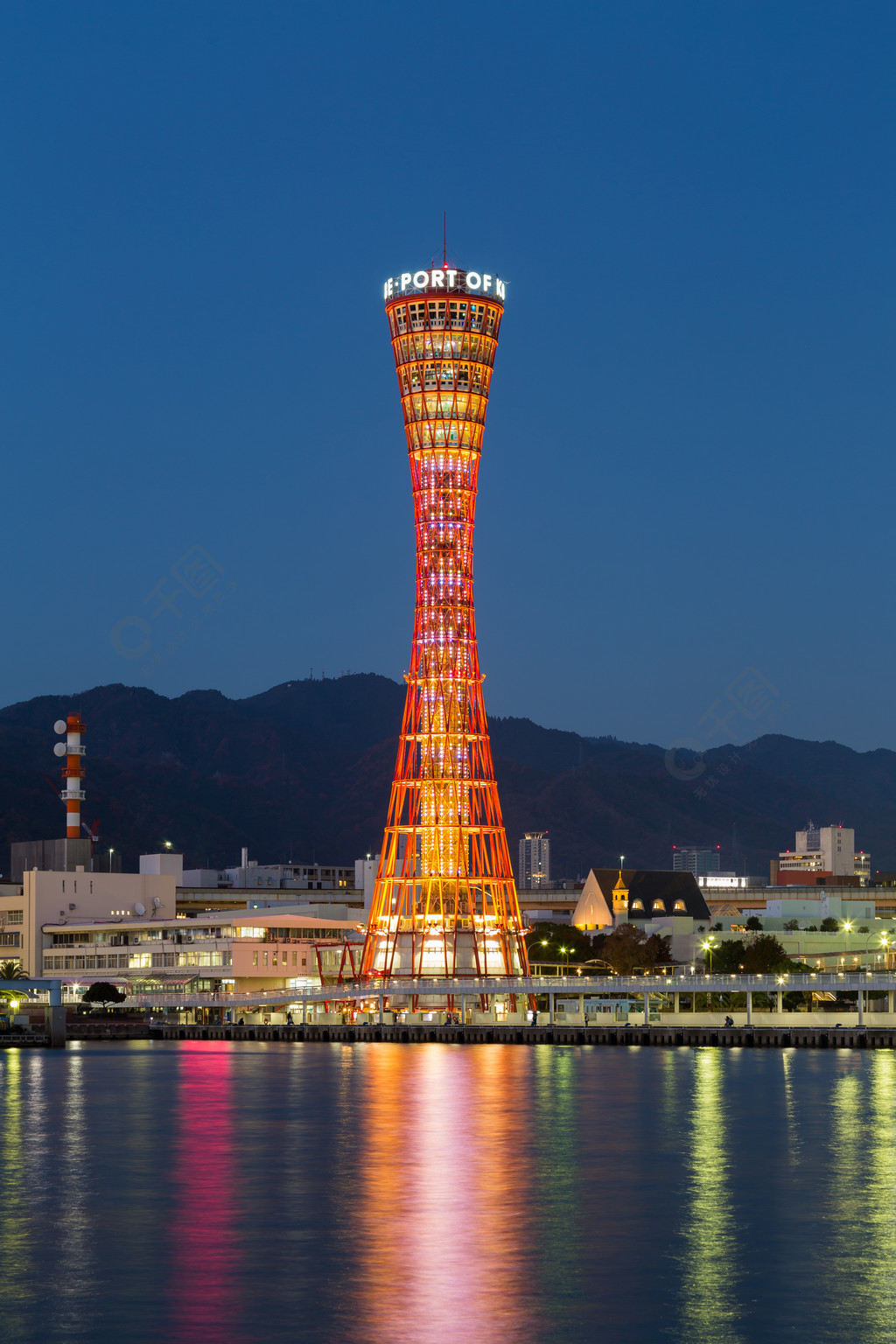 日本神户塔和城市景观