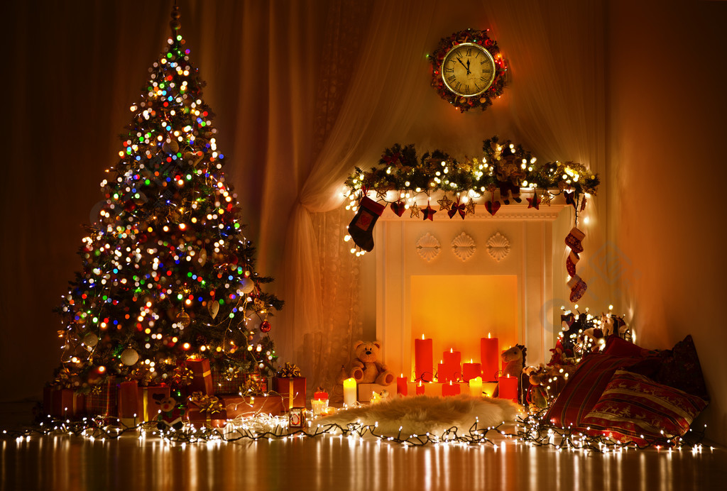 圣诞房间室内设计圣诞树装饰用灯礼物礼品玩具蜡烛花环室内照明壁炉