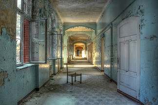 beelitz 的舊廢棄的療養院21810舊空無一人髒房間31012舊的被遺棄的