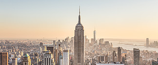 美国纽约<i>市</i>曼哈顿<i>市</i><i>中</i>心天际线在日落时.