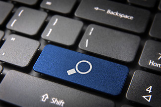 蓝色搜索键盘键，互联网业务背景