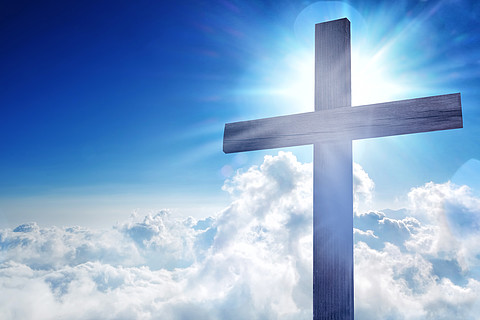 木十字架在天空背景基督教