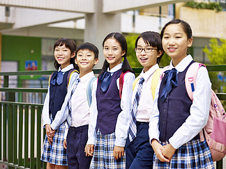 一<i>群</i>亚洲小学孩子的画像