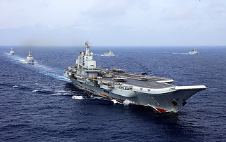 2018年4月18日，中国人民解放军海军的两架J-15战斗机准备从中国航空母舰