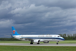 -6  10 գ йϲ Embraer 190 B-3199 жֻܵ2017  6  10 Ƕ˹