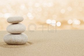 平衡禅宗石头在白砂