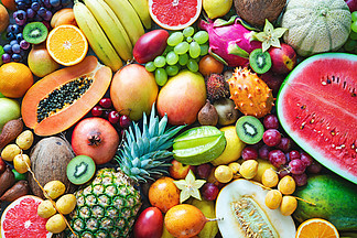 食物背景。丰富多彩的成熟热带水果品种。<i>顶</i><i>部</i>视图