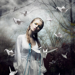 神秘。折纸。白皮书鸽的女人。童话故事。幻想