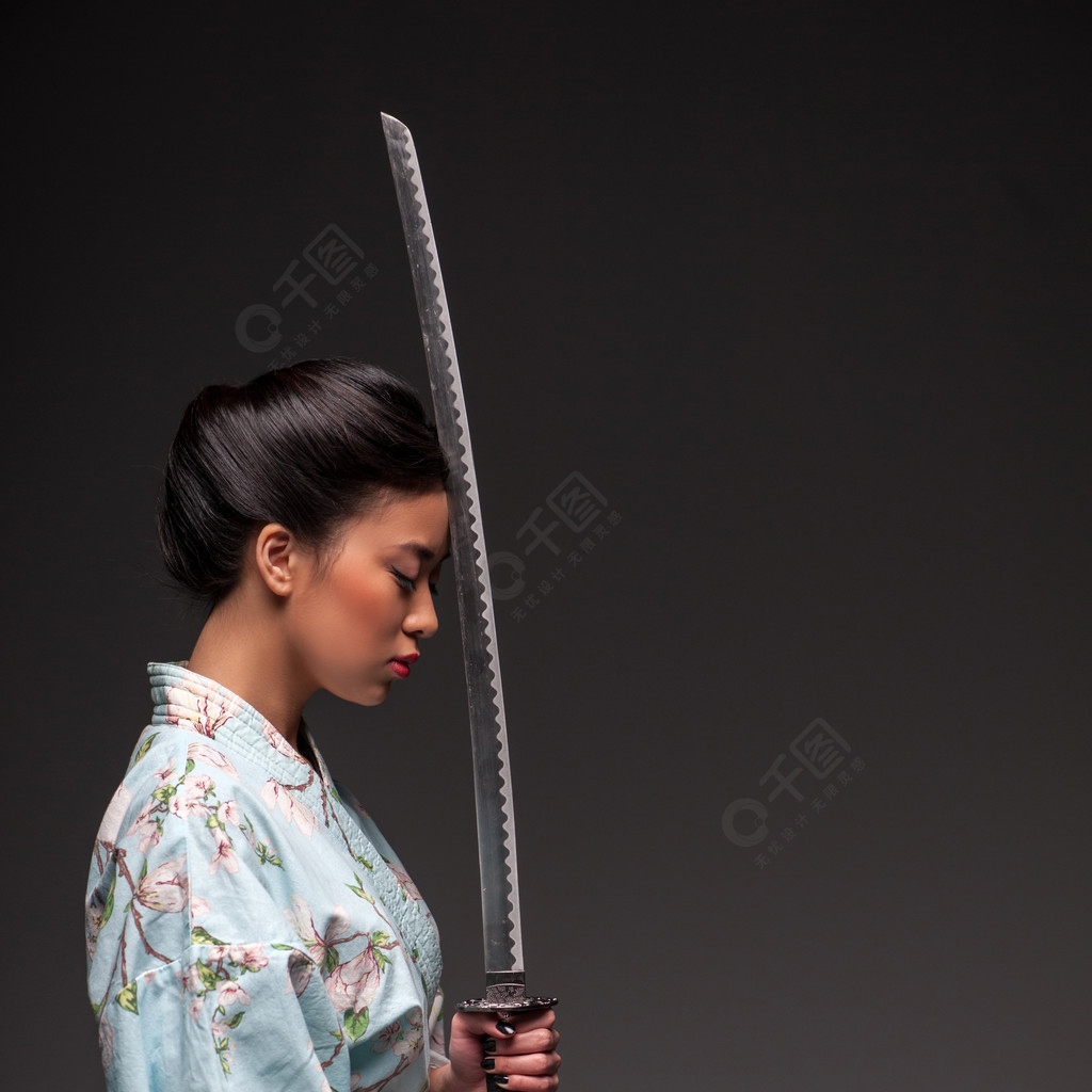 日本女人与武士刀