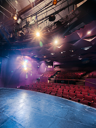 20015剧场舞台和戏剧灯光座椅20065220简约红色开业大吉宣传展板