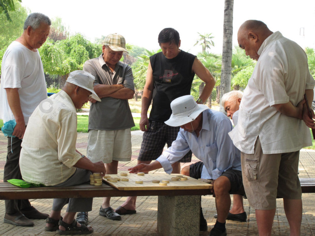 下象棋的老人