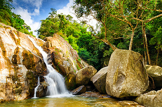 欣来德瀑布。泰国苏梅岛