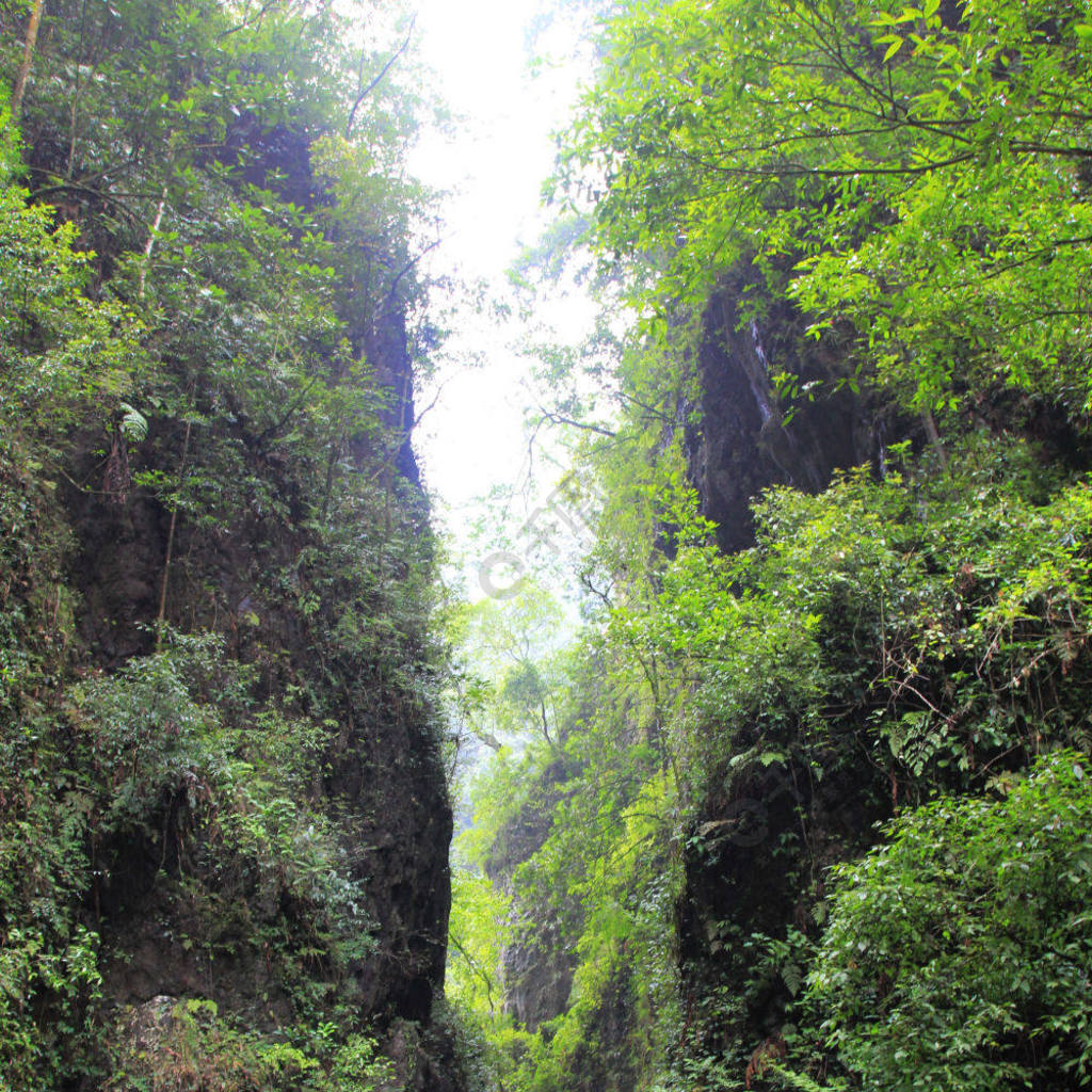 峨眉山一線天