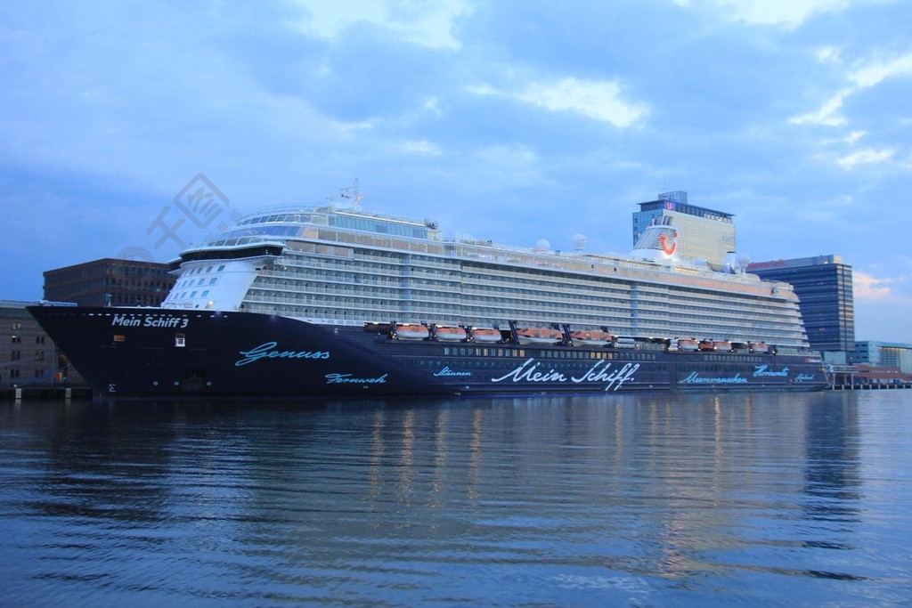 荷兰阿姆斯特丹— 2017年5月11日：Mein Schiff 3 TUI Cruises